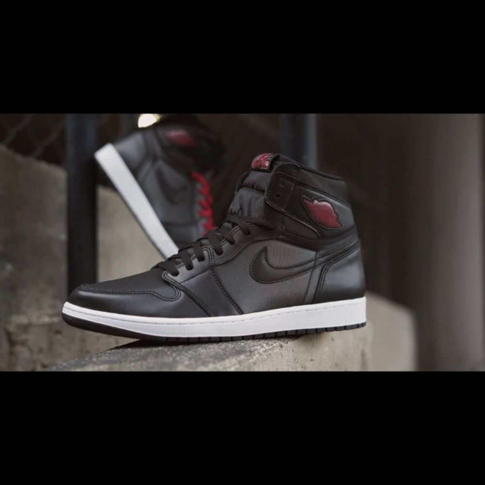Air Jordan 1 Nike Air Retro High OG GS Sneakers Satin Gym